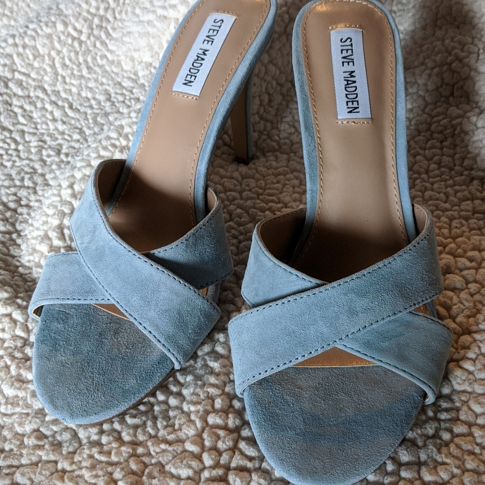 Blue sueded Steve Madden bridal sandals - sz 8